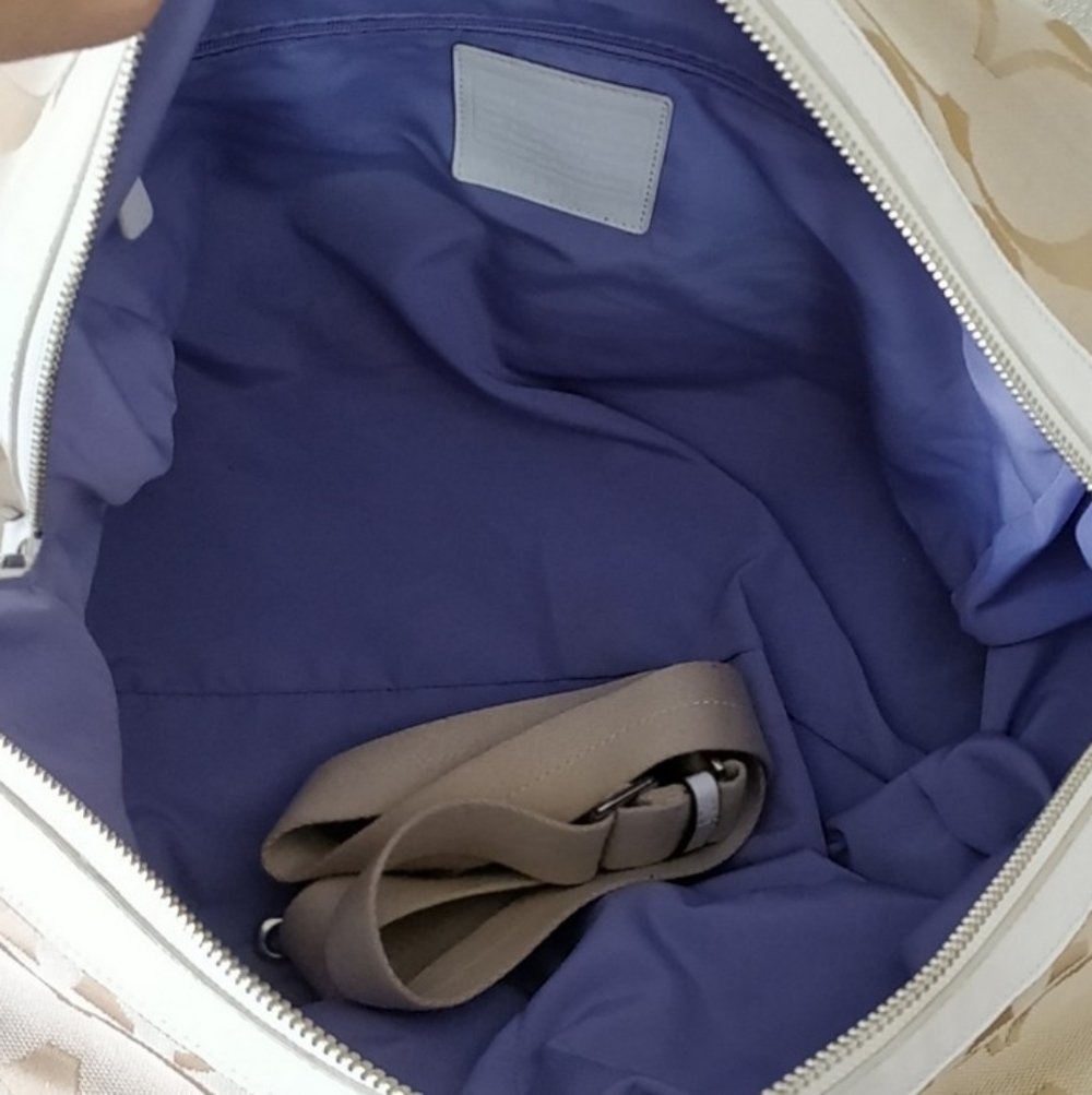 Coach Beige/Tan Signature Canvas Weekender Duffle Bag With White Leather - Picture 13 of 14